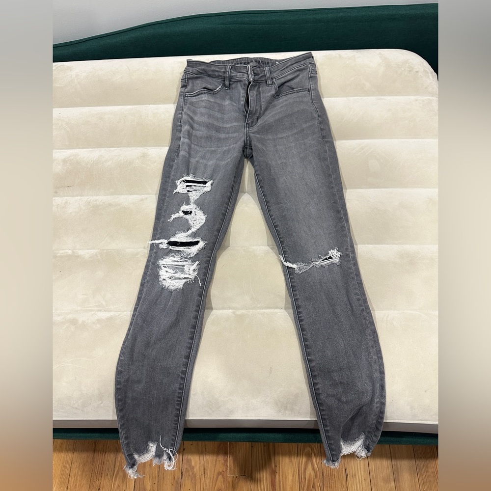 FEMALE AMERICAN EAGLE JEANS